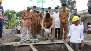 Syah Afandin Letakan Batu Pertama Pembangunan Masjid Raya Al Ikhlas Desa Banyumas