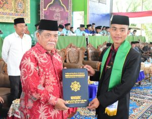 Wabup DS Mewisuda 215 Santri Ponpes Mawaridussalam