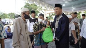 Safari Ramadan ke Kecamatan Selesai, Afandin Berikan Bantuan Sembako