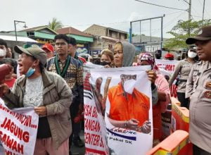 Tuntut Tuntas Hak Masyarakat KTSB, Gubsu Didemo HMI Pada Acara Pembukaan Sport Center