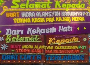 Kejari Medan Dibanjiri Papan Bunga Oleh Penggemar