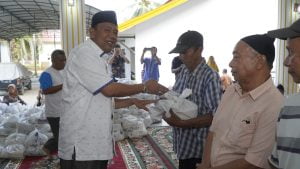 Plt Bupati Langkat menyerahkan 500 paket sembako di 7 Kecamatan Wilayah Hilir
