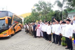 Pelepasan Jemaah Calon Haji Deli Serdang Berlangsung Haru