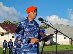 Komandan Lanud Dominicus Dumatubun Pimpin Upacara Bendera 17-an