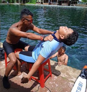 Personel Lanud Dominicus Dumatubun Laksanakan Latihan Dasar Water Search and Rescue (WASAR) pada Korban Tenggelam