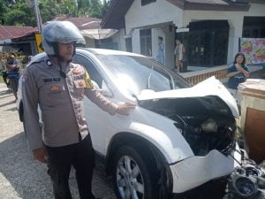 Mobil Anggota DPRD Pesisir Selatan Tabrak Pagar Warga, 1 Meninggal 1 Luka Berat