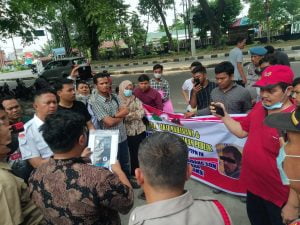 Puluhan Mahasiswa Unjuk Rasa Tuntut Copot Oknum PTPN IV Yang Dinilai Langgar Kode Etik