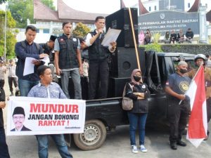 Ratusan Demonstran Geruduk Kantor Bupati Limapuluh Kota dan DPRD, Tedi : Safaruddin Mundur