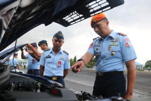 Danlanud D. Dumatubun Cek Kondisi Kendaraan Dinas Guna Pastikan Selalu Dalam Kondisi Terbaik