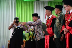 Bupati DS Hadiri Wisuda Sarjana dan Santri Pesantren Darul Arafah Raya