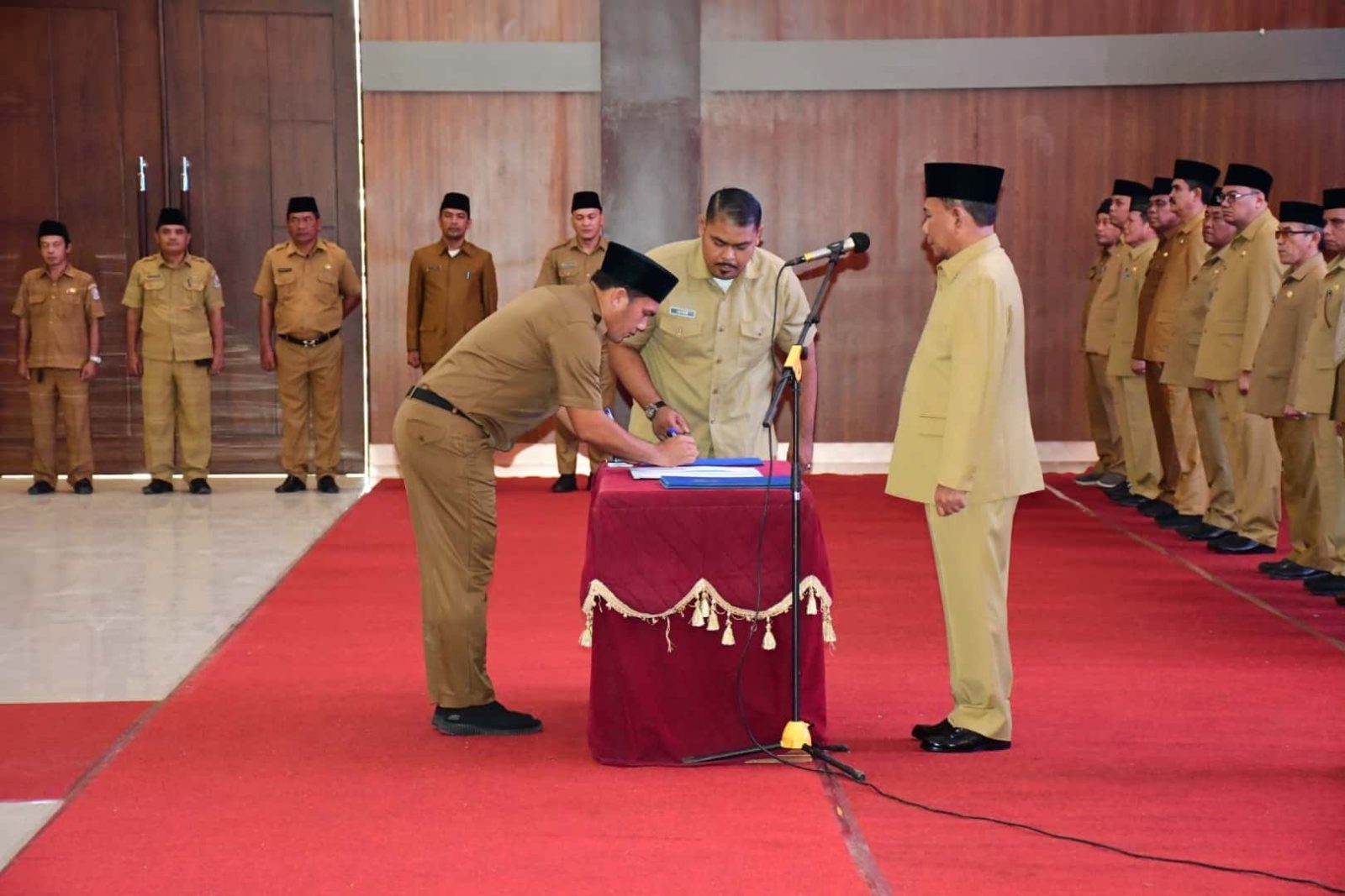 Bupati DS Lantik 390 Pejabat Administrator, Pengawas dan Fungsional