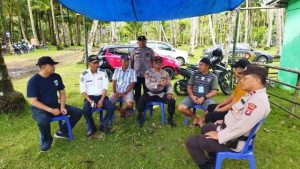 Jum’at Curhat Polres Pesisir Barat Bersama Nelayan Pelabuhan Bengkunat