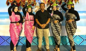 Duta P3AKB Ikut Meriahkan Fashion Show Nyuncun Pahakh di Krui Fair 2023