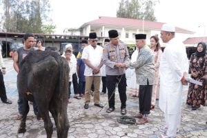 Sambut Perayaan Idul Adha, Polres Tanah Karo Berbagi Kurban Lima Ekor Sapi