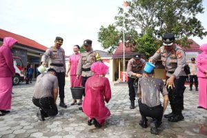 Polres Pesisir Barat Gelar Upacara Kenaikan Pangkat TMT 1 Juli 2023