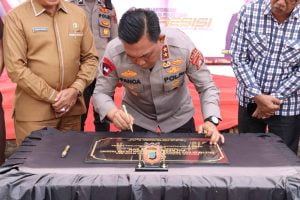Kapolda Sumut Melakukan Peletakan Batu Pertama Pada Revitalisasi Pembangunan Polsek Parapat