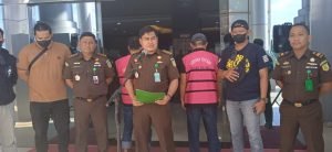 Tim Tabur Kejati Sulsel Bersama Tim Tabur Kejagung Amankan Buronan Dugaan Korupsi Asal Jayapura dan Sulawesi Tenggara