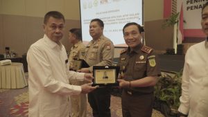 Kajati Sulsel Memberikan Sambutan pada Acara Pelatihan Bersama Peningkatan Kapasitas APH dan APIP dalam Penanganan Perkara TIPIKOR