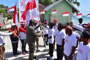 Thaher Hanubun Pimpin Kirab Merah Putih Keliling Pulau Kei Besar