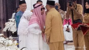 Wabup Petrus Beruatwarin Sambut Kepulangan Jamaah Haji Asal Maluku Tenggara