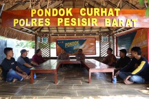 Curhatan Masyarakat di Pondok Curhat Polres Pesisir barat