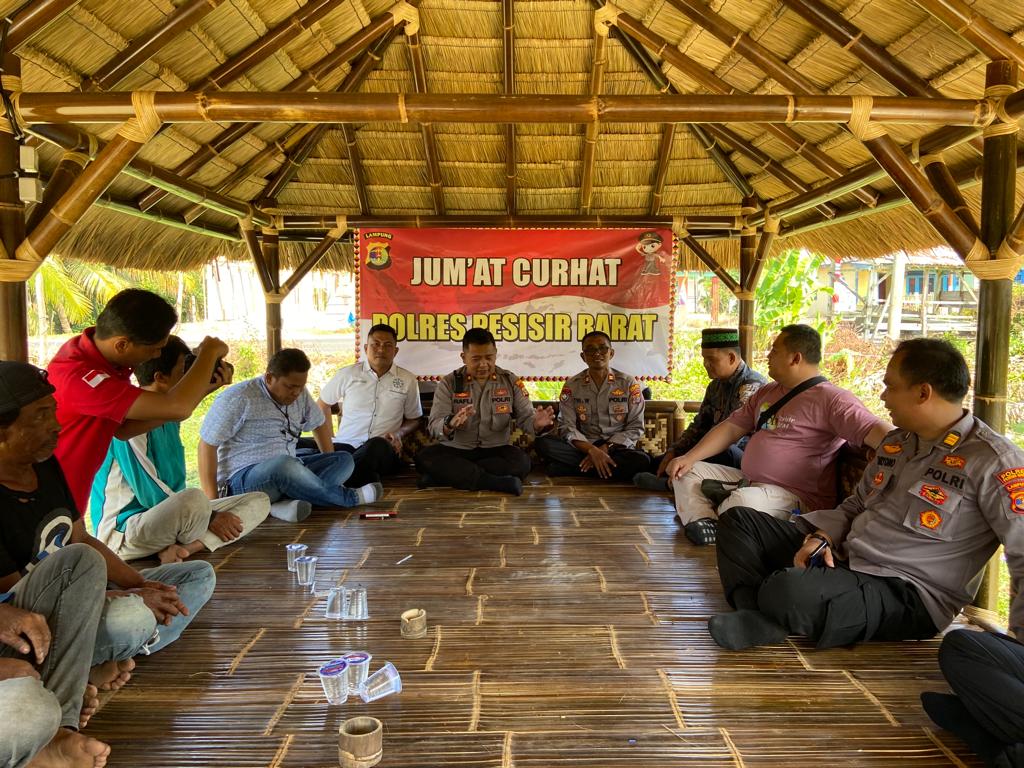 Wakapolres Pesisir Barat Memimpin Kegiatan Jumat Curhat