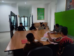 Polsek Pesisir Tengah Polres Pesisir Barat Limpahkan Tersangka Pencurian ke Kejaksaan