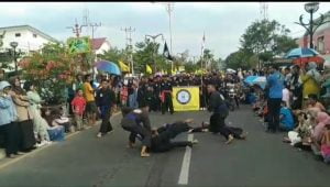 Antusias Saksikan Karnaval dan Kendaraan Hias, Jalan kolonel Wahid Udin di Muba Jadi Lautan Manusia