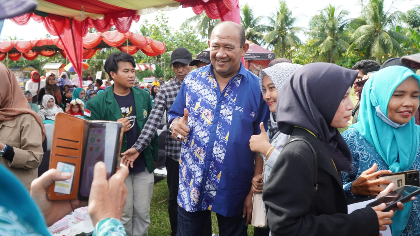 Syah Afandin Hadiri Pesta Rakyat di Desa Malenggang Hinai