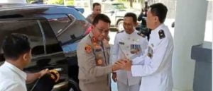 Danlanal Batuporon dapat Kejutan dari Kapolres Bangkalan di HUT TNI AL ke 78
