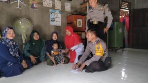 Personil Polsek Marbau Kunjungi Anak Tergolong Stunting