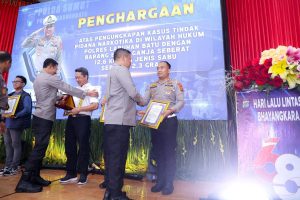Kasat Lantas Labuhanbatu Terima Penghargaan Dari Kapolda Sumut