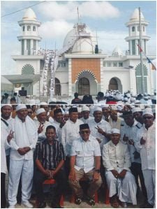 Dipimpin Bupati Malra, Ribuan Umat Islam Ikut Pasang Tiang Alif Masjid Al-Manafi Desa Dian Pulau