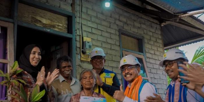 Thaher Hanubun Launching Listrik Desa Sebanyak 21 PLTD di Kabupaten Maluku Tenggara