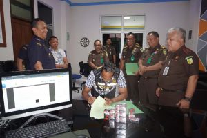 Kejati Papua Barat Ungkap Peredaran Rokok Ilegal