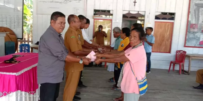 52 KPM Desa Waur Terima BLT Tahap III Tahun 2023