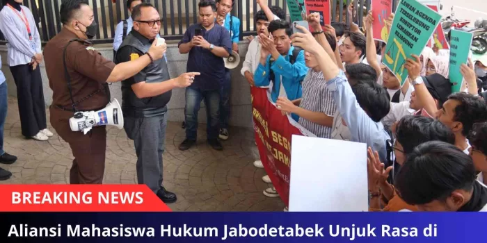 Aliansi Mahasiswa Hukum Jabodetabek Unjuk Rasa di Kejagung