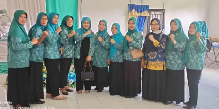 Ketua PKK Desa Tanjung Mulia Ny Ramlah Borkat Siregar Melaksanakan Arisan Bulanan PKK