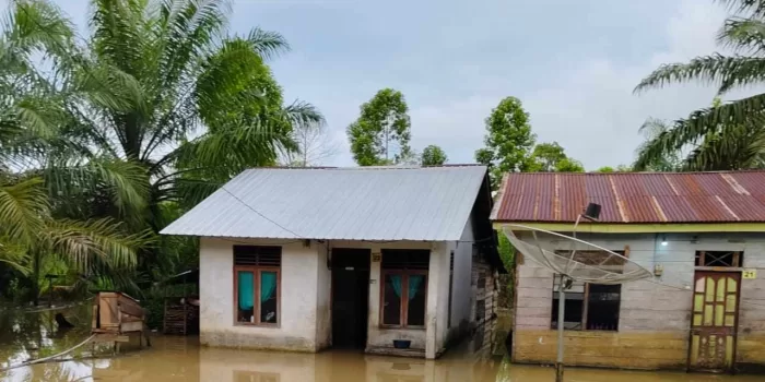 Ratusan Rumah Warga di Kecamatan Rundeng Masih Terendam Banjir