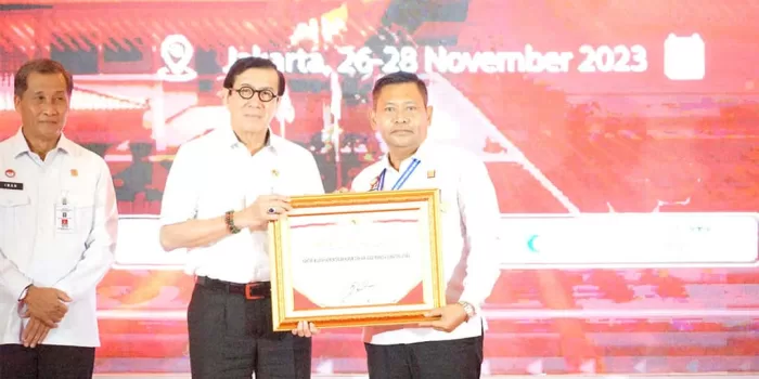 Kakanwil Sumut Terima Penghargaan Terbaik Ke-3 Kategori Pelatihan MOOC Kemenkumham