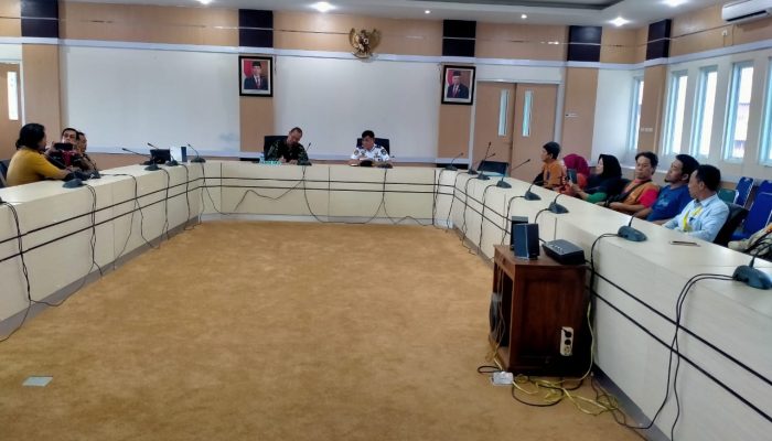 Para Pedagang Bagian Atas Mendatangi Kepala PD Pasar Lama Baturaja Minta Tertibkan Pedagang di Bagian Jalan
