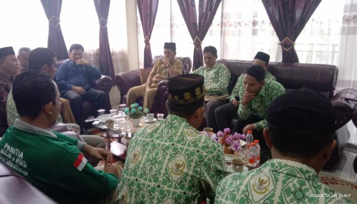 Puluhan Kepala Desa dan Aparatur Desa Sambangi Kantor DPRK Subulussalam