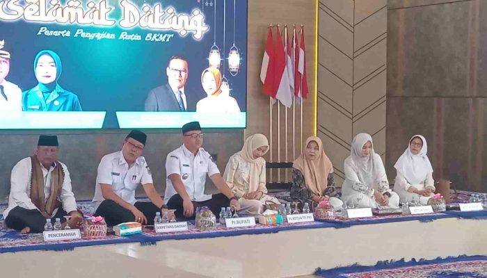 PJ Bupati Lahat Muhammad Farid Hadiri Pengajian Rutin BKMT Kabupaten Lahat