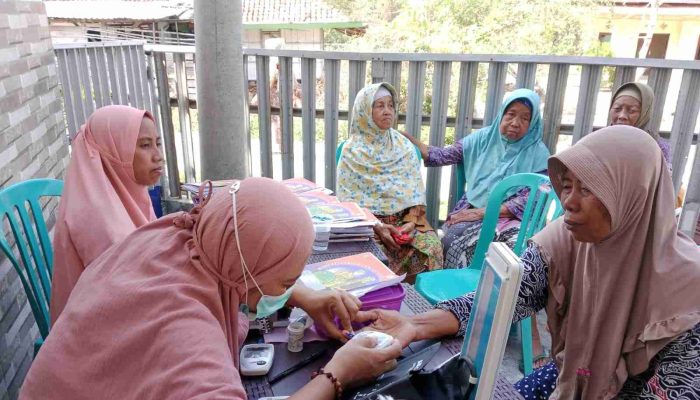 Peduli Lansia, Pemdes Plasah Bersinergi Dengan Posyandu Ciptakan Posyandu Lansia