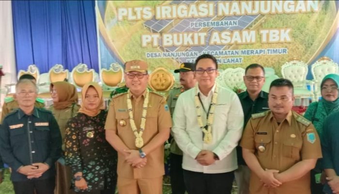 PJ Bupati Lahat Resmikan PLTS Bantuan CSR PT BA