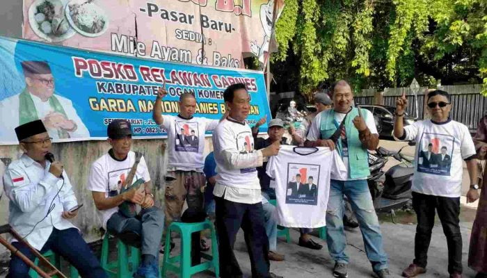 Jum’at Berkah, Relawan GARNIES Bagi-Bagi Nasi Kotak