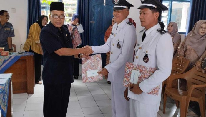 Camat Lahat Kota Lantik 2 Pj Kades