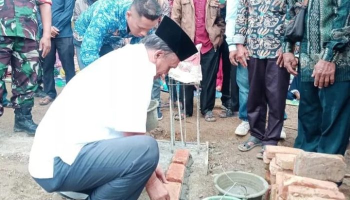 Wabup Pakpak Bharat Hadiri Peletakan Batu Pertama Pembangunan Masjid Al-Ikhlas