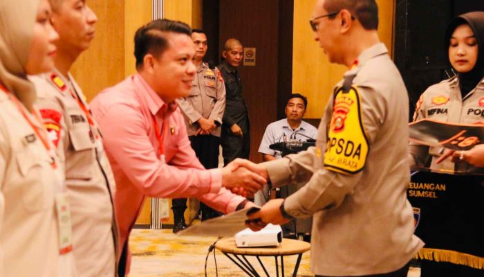 Buka Rakor Bidang Keuangan, Kapolda Sumsel Berikan Penghargaan Satker Berprestasi