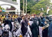 Ratusan Tenaga Honorer Meminta PJ Bupati OKU untuk Menaikan Kuota Tenaga Honorer